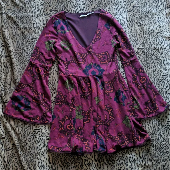 Floral vneck dress - Picture 2 of 5